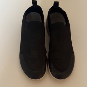 Sleek Black Women's Slip-On Sneakers